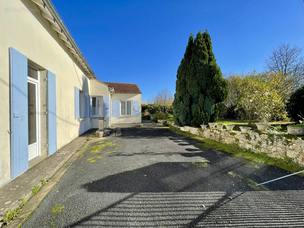 Maison à SAINT-SAVINIEN