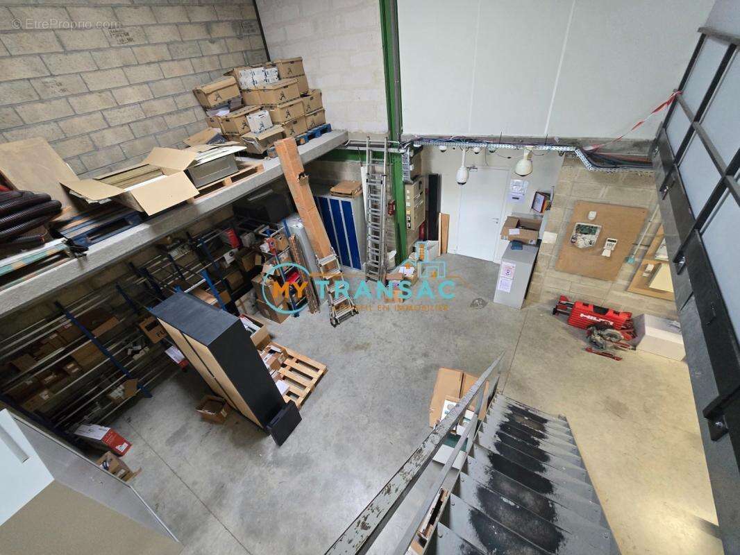 Commerce à SAINT-THIBAULT-DES-VIGNES