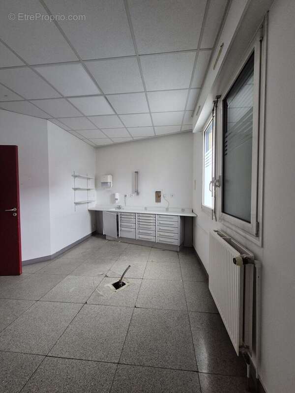 Commerce à AUDINCOURT