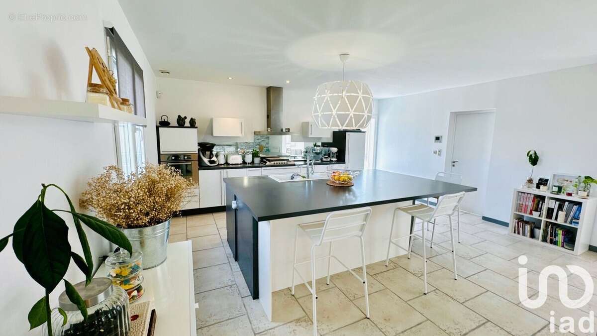 Photo 3 - Maison à ENTRAIGUES-SUR-LA-SORGUE