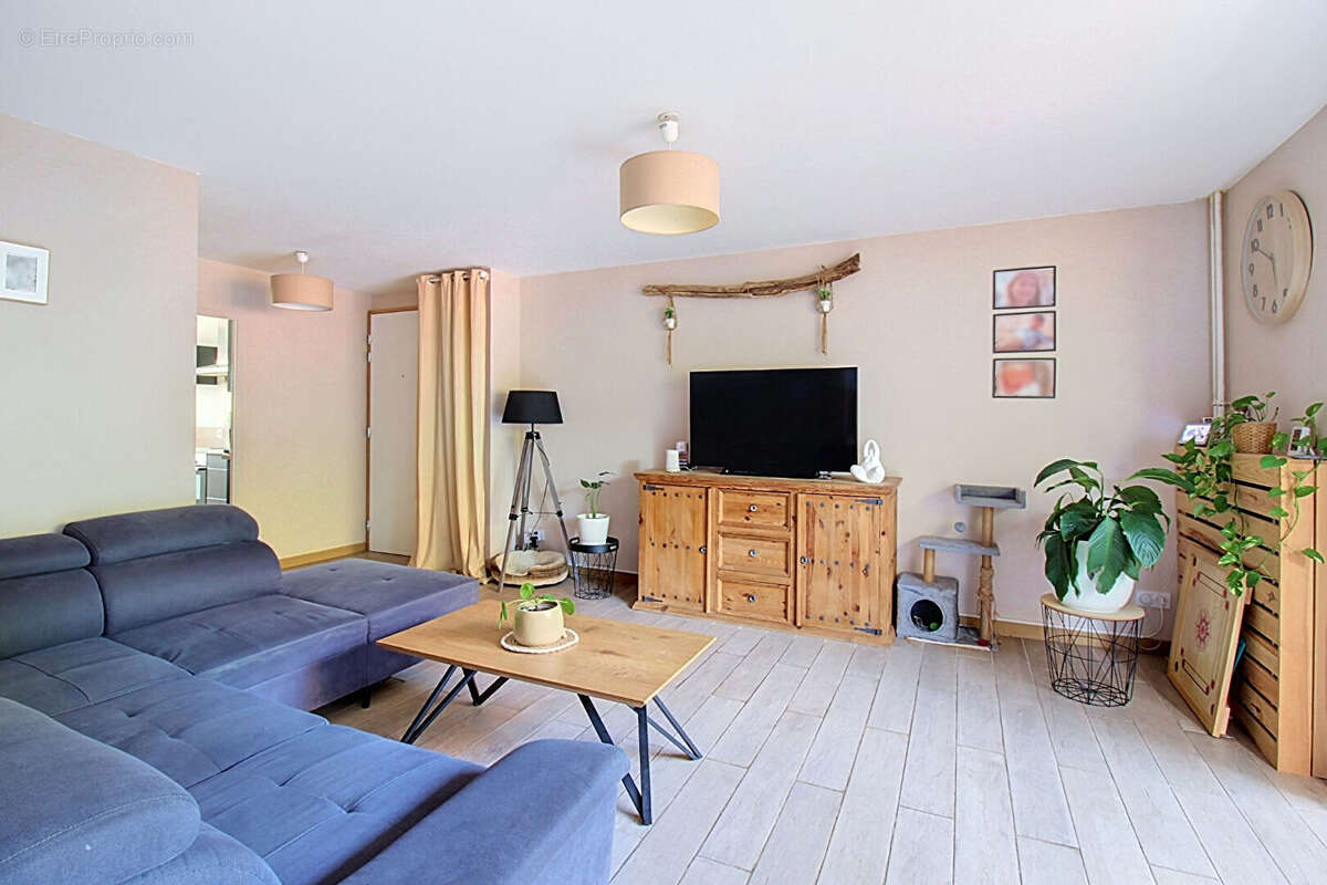 A VENDRE EN EXCLUSIVITÉ - DRAGUIGNAN : Appartement T5 - 3 chambres de 92 m² et 2 balcons + cave - photo 2