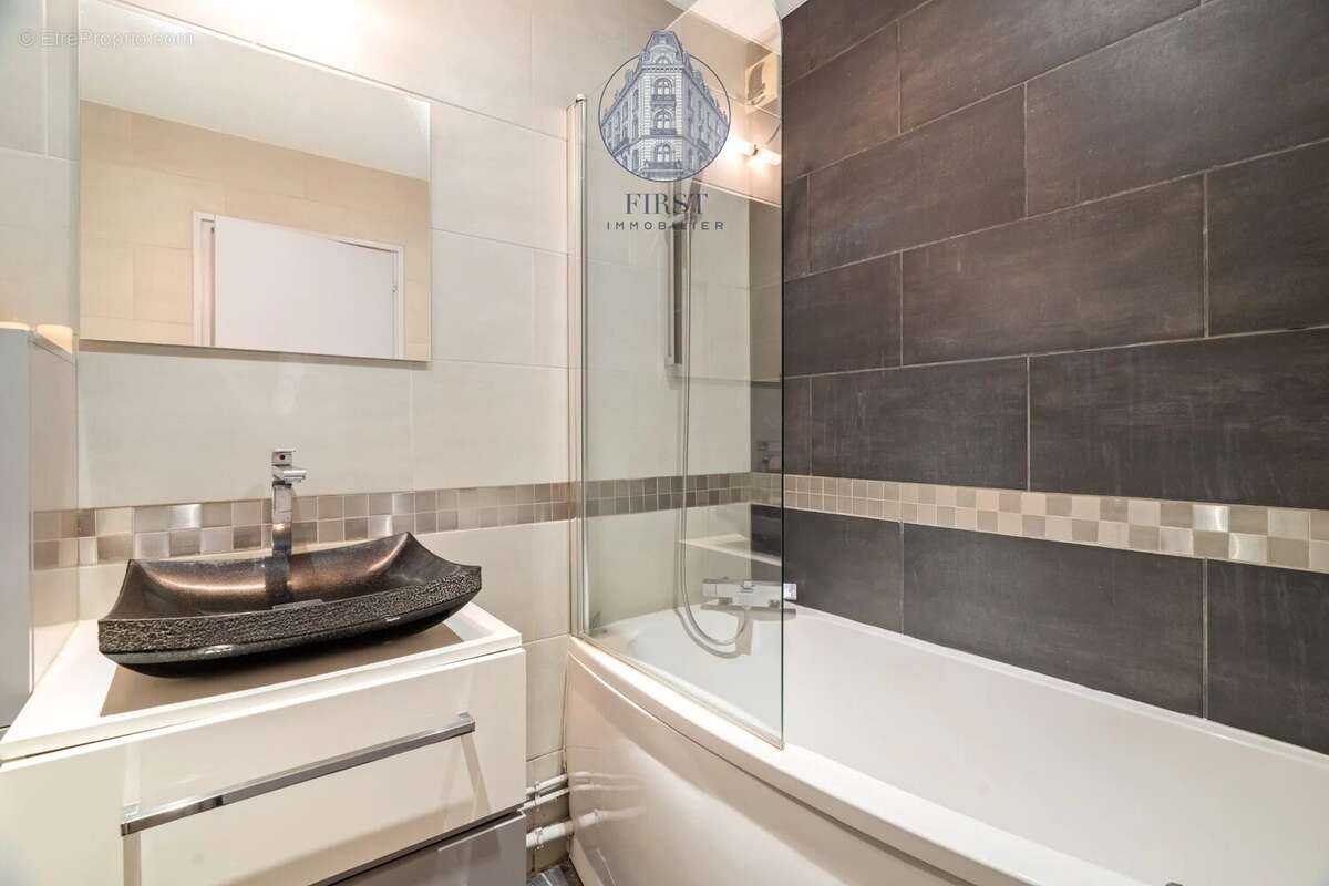 Appartement à NEUILLY-SUR-SEINE