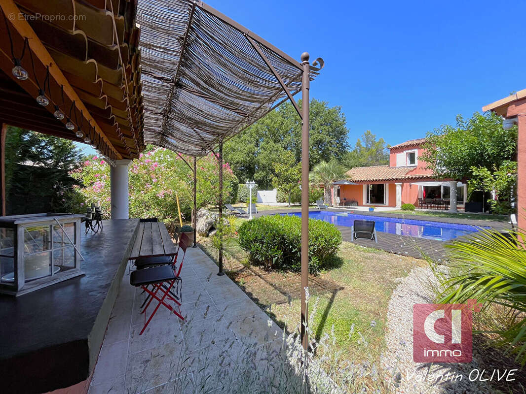 Maison Neoules 5 pièces 143 m2 - Piscine, Dépendance, Pool house, Garage et Carport. - photo 14