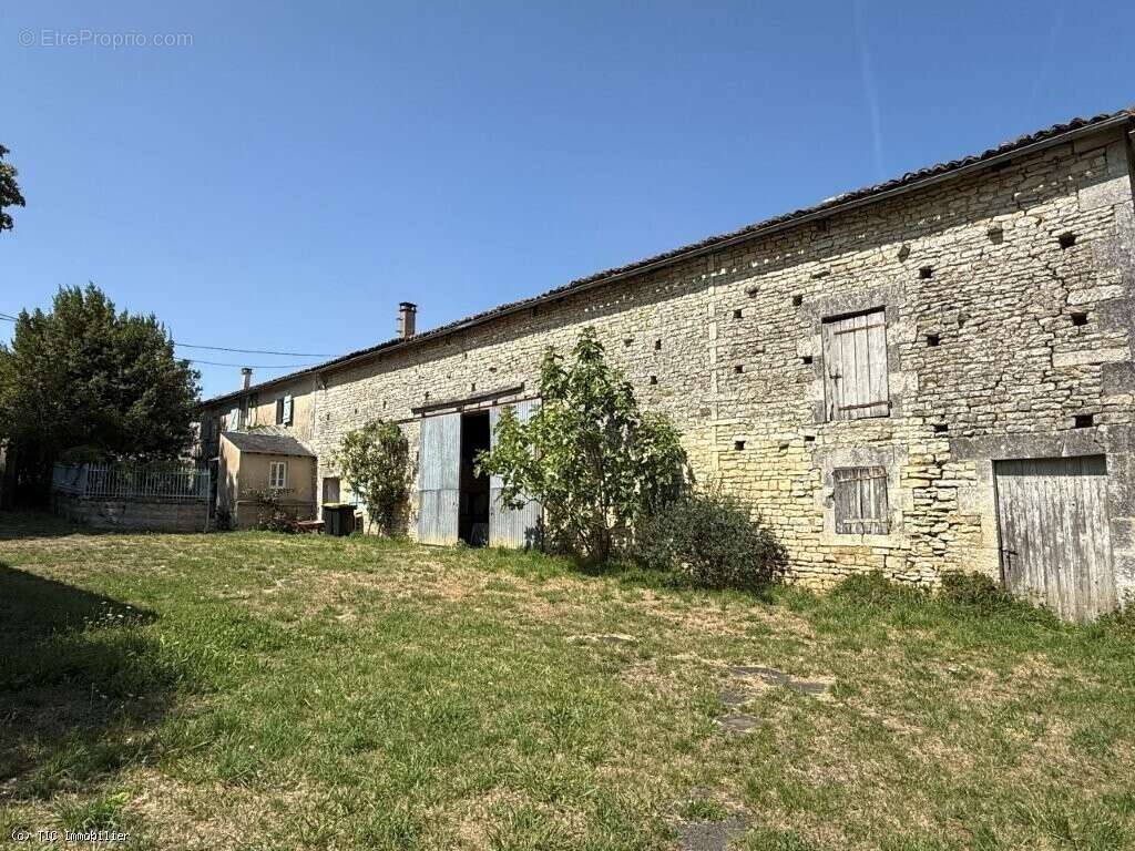 Maison à RUFFEC