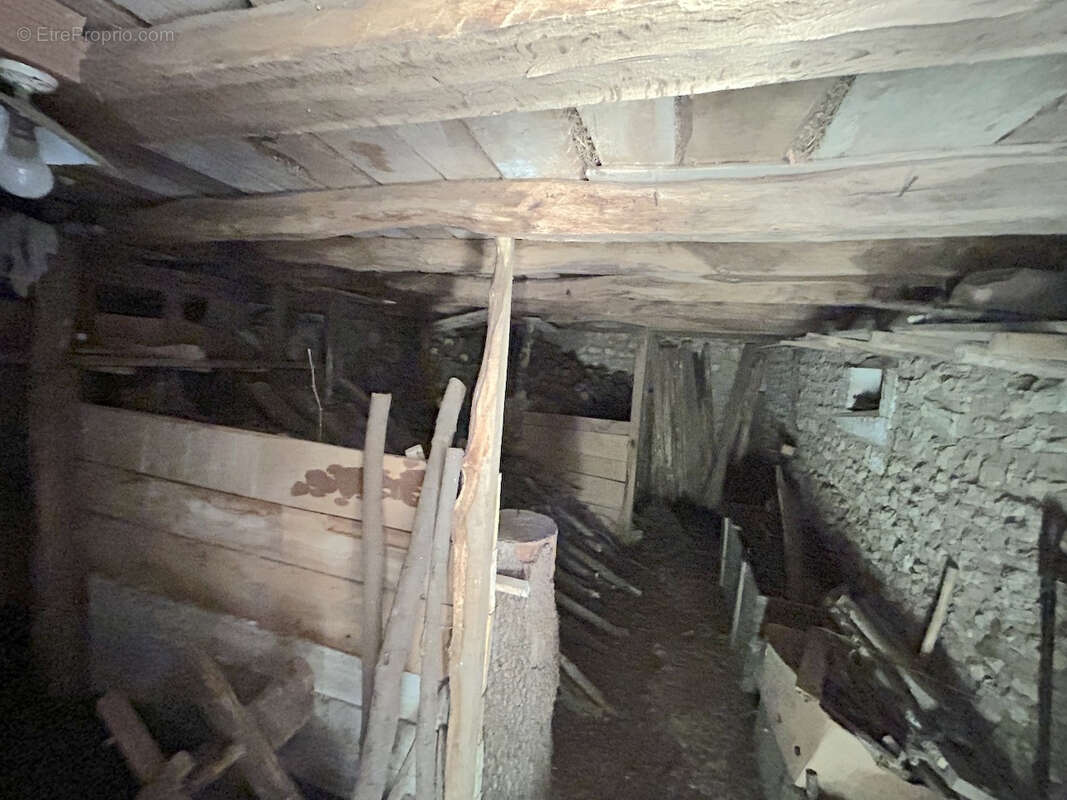Maison en pierre à rénover dans un cadre magnifique sur terrain de 3400m2 - photo 14