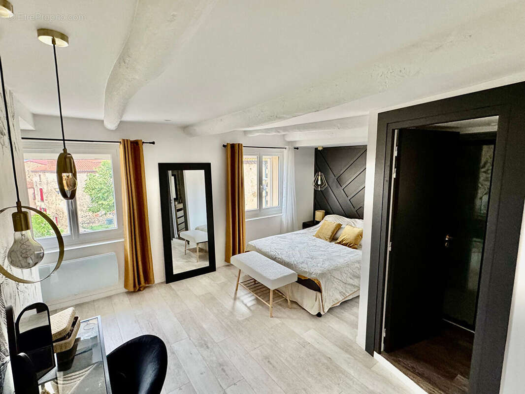 SAINT-GERMAIN-LEMBRON / Maison avec terrasse et balcon 4 chbs + F2 indépendant - photo 10