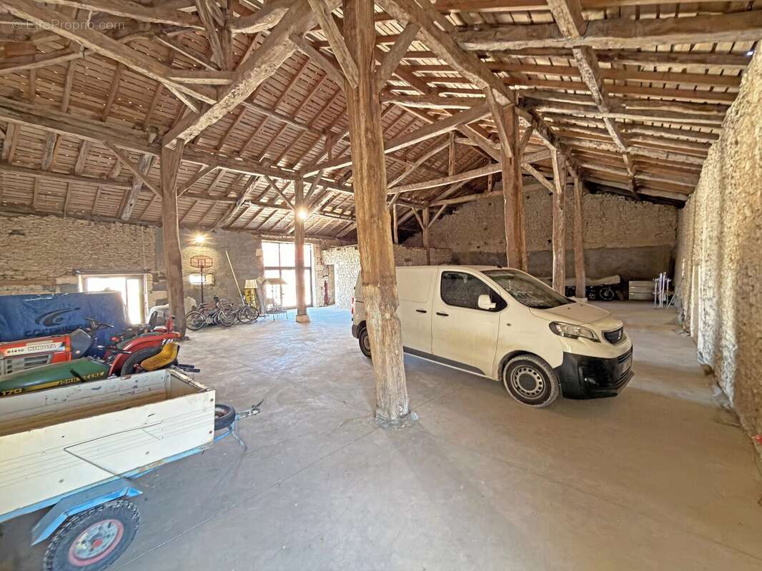 Charmante Propriété en Pierre avec Grange et Piscine ! - photo 12