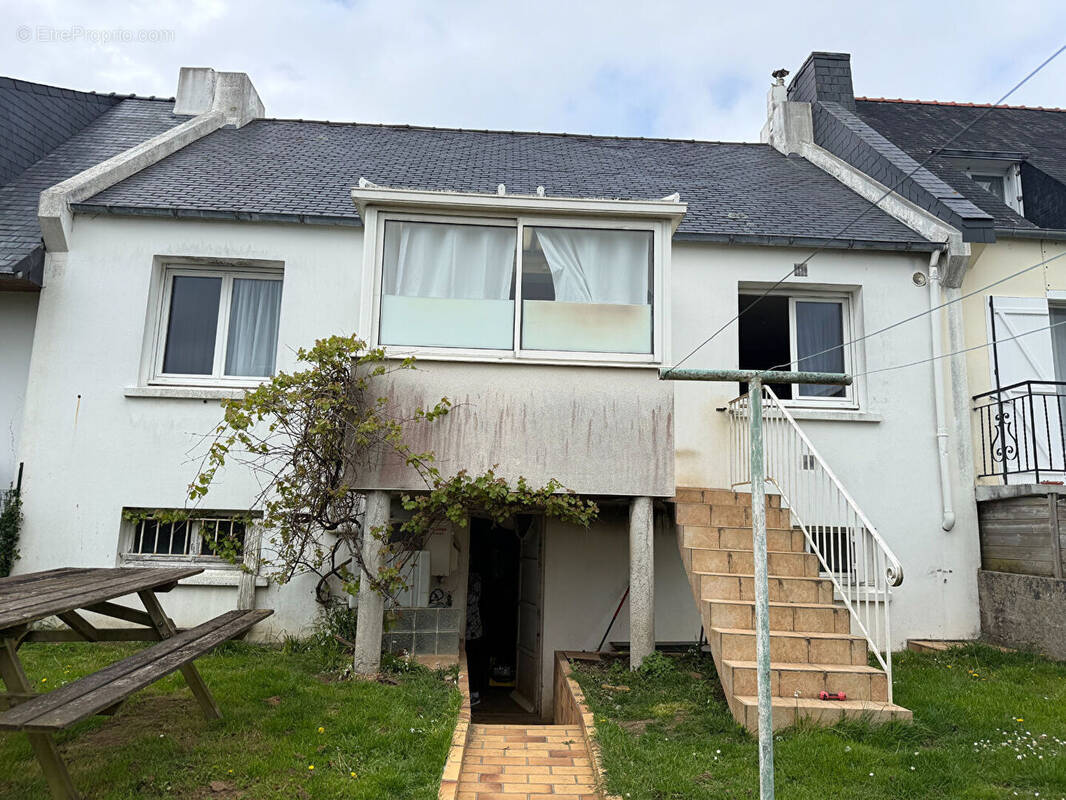 Maison à LE RELECQ-KERHUON