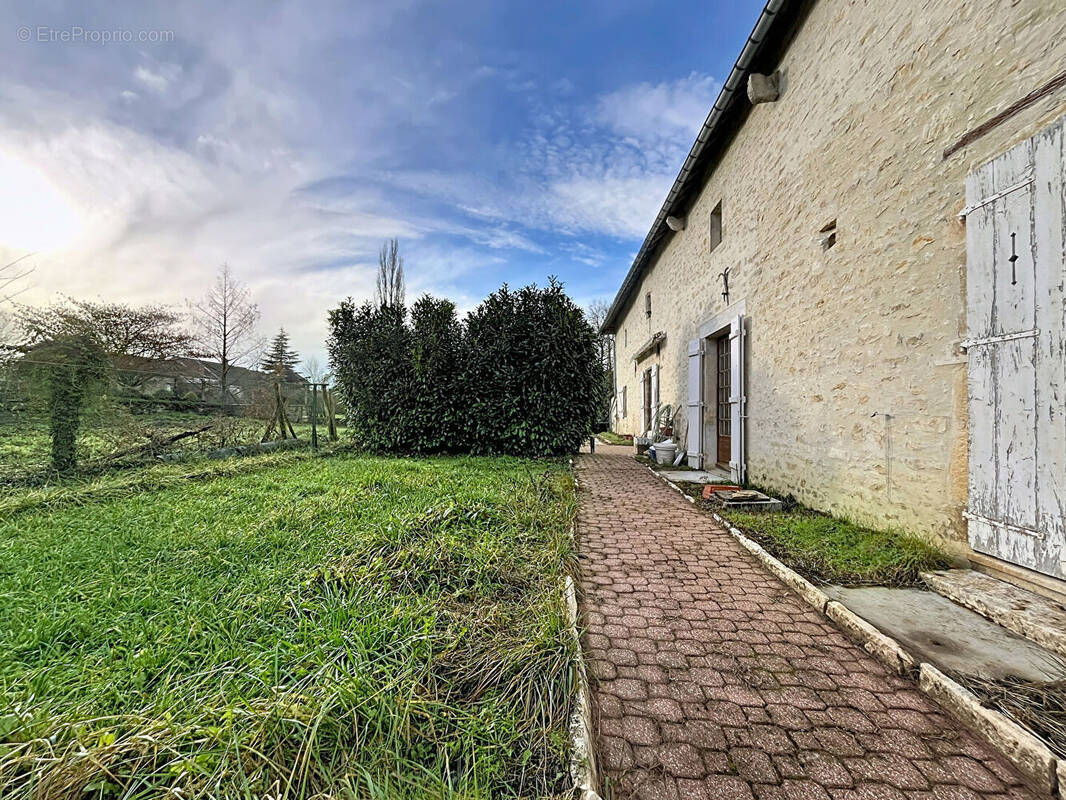 Maison à SAINT-MAURICE-SUR-VINGEANNE