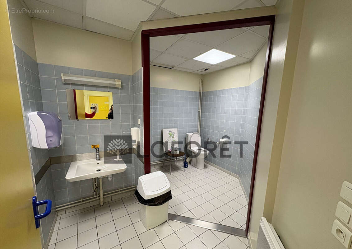 Commerce à RIOM-ES-MONTAGNES