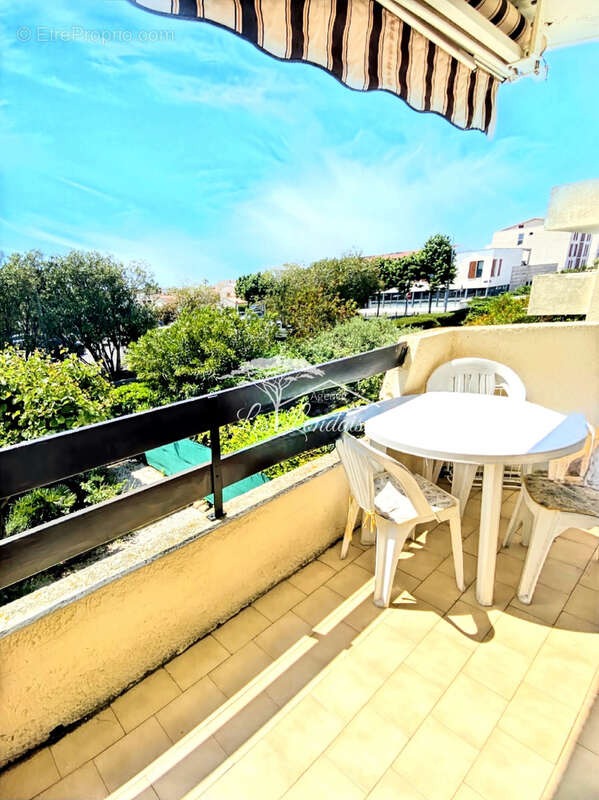 Studio à vendre à La Londe-les-Maures avec terrasse et parking - photo 2