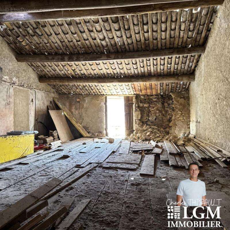 Maison ancienne avec grange attenante à rénover – Fort potentiel d’aménagement - photo 8