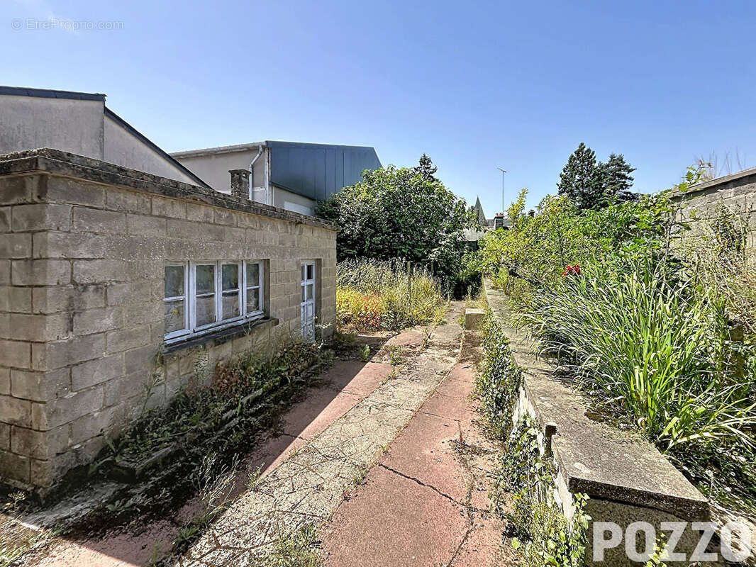 A VENDRE - IMMEUBLE en monopropriété 177m² - Centre-ville de Saint-Hilaire-du-Harcouët - photo 3