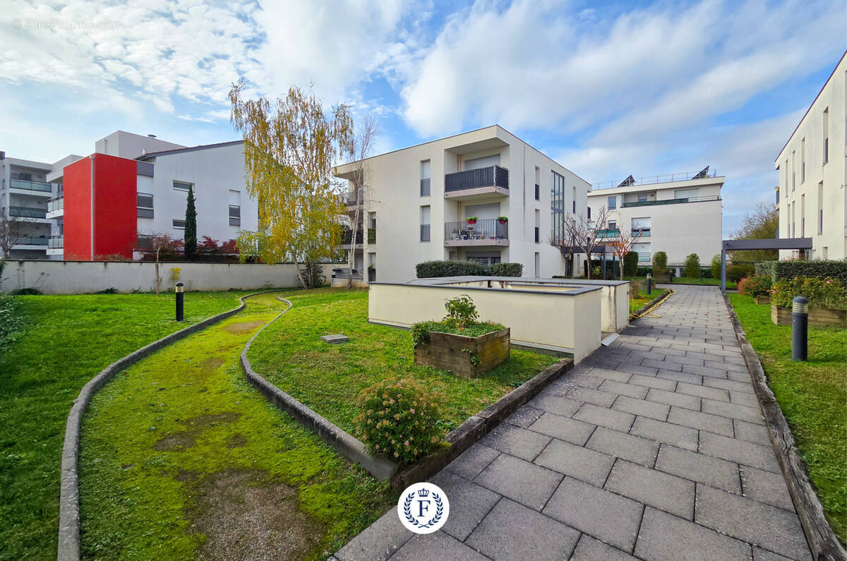 Appartement à MEYZIEU