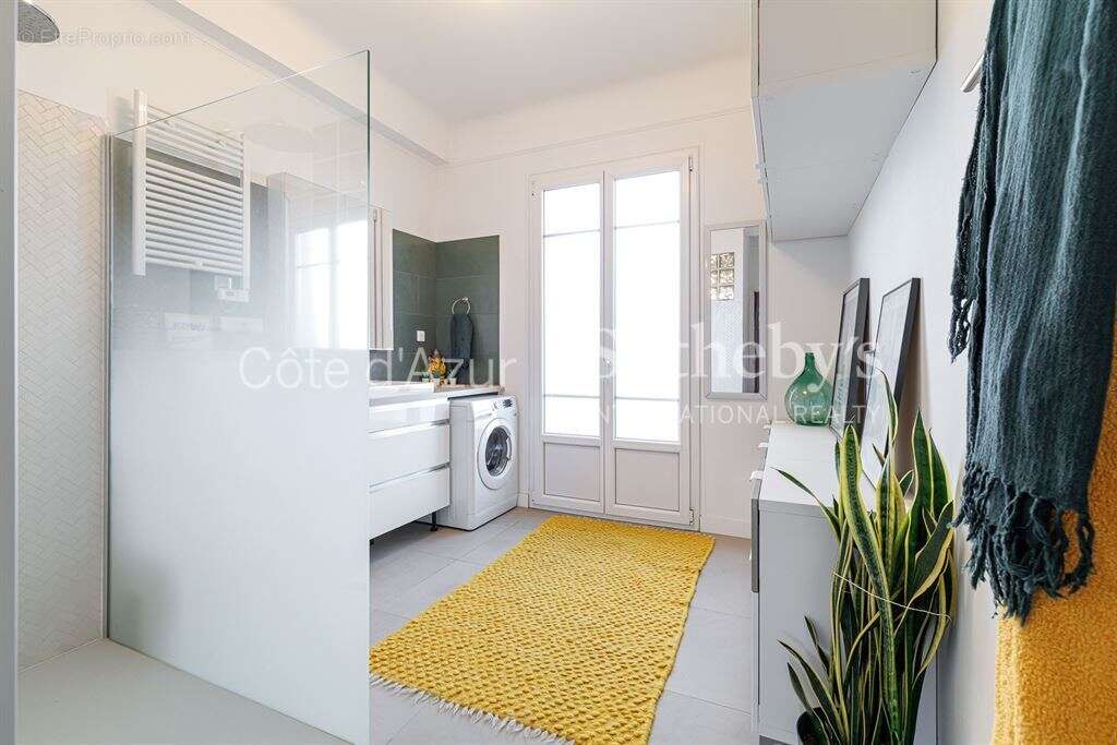 Nice Port, appartement de 90 m² en avant-dernier étage avec balcon et vue dégagée - photo 16