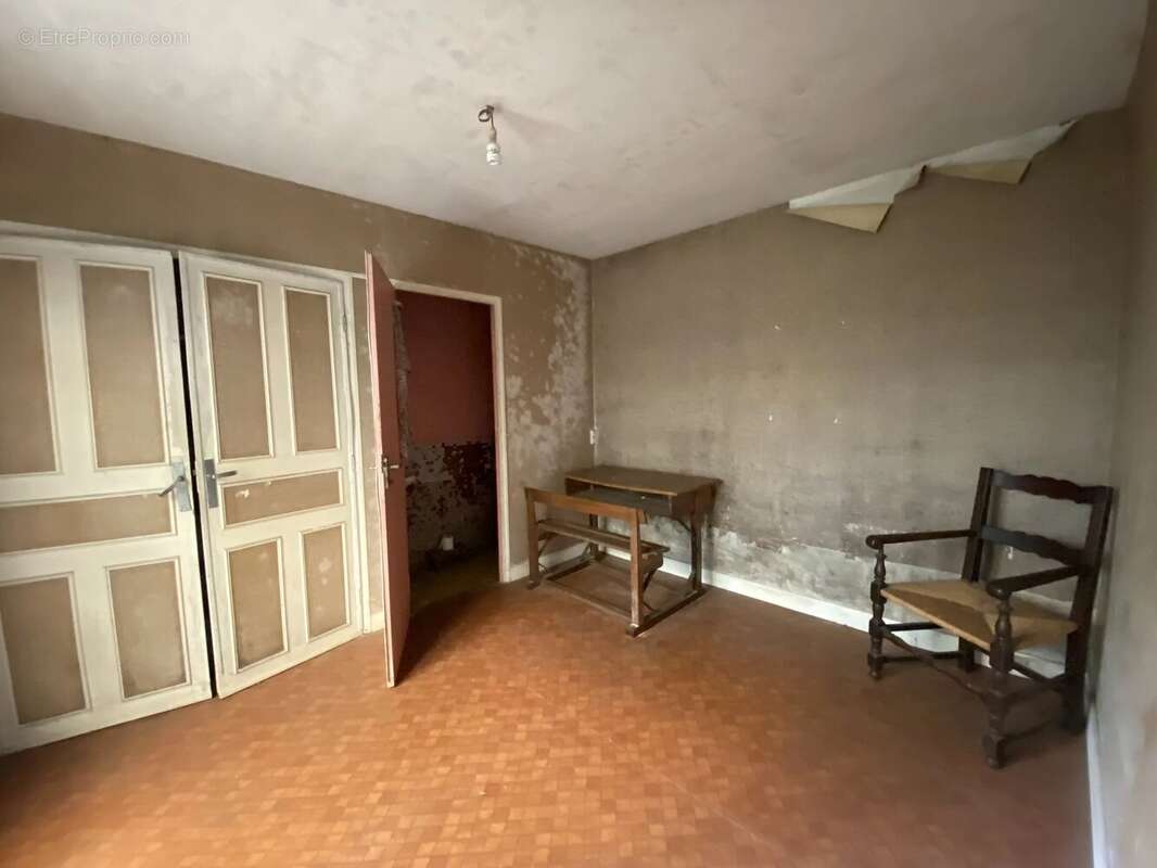 Maison de village atypique à rénover avec jardin et une grande grange - photo 5