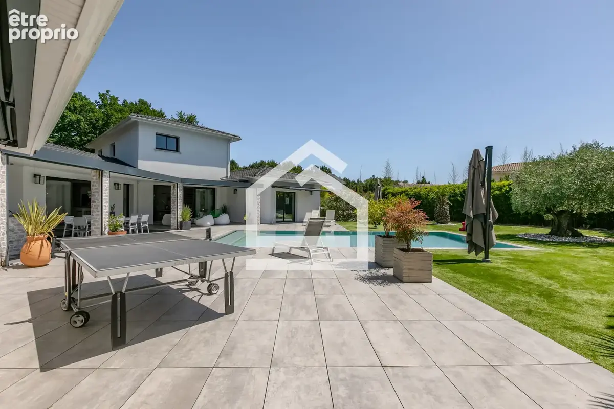 Saint Aubin de Médoc - Villa d'exception de 230 m2 avec dépendance de 30 m2, piscine et garage - photo 5