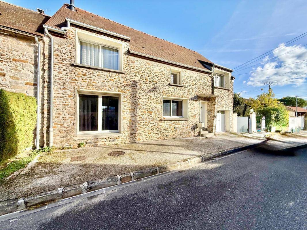 Maison à LE CHATELET-EN-BRIE