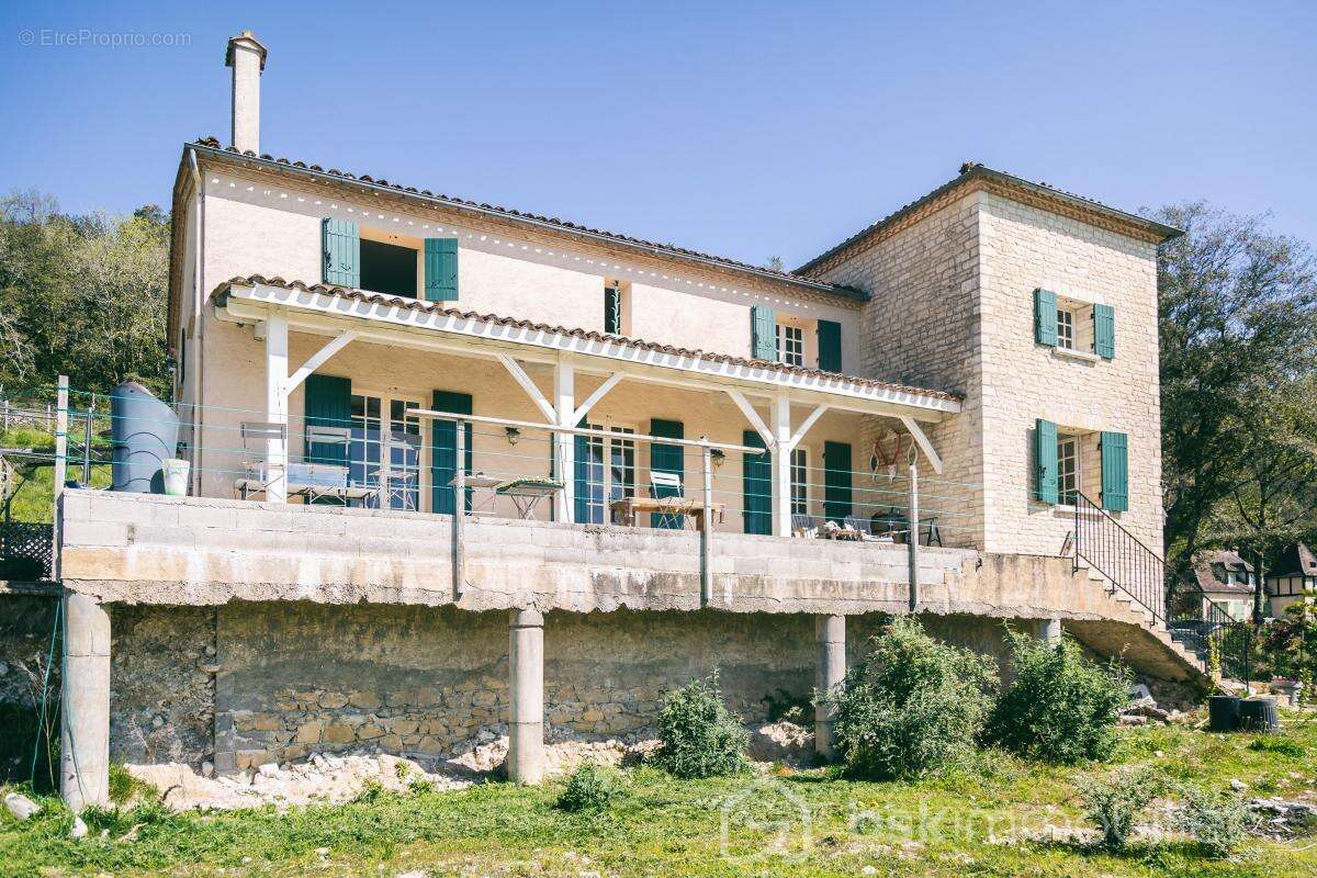 Propriété de caractère avec vue panoramique sur la vallée de la Dordogne – 252 m², 5 suites, 1,78 ha - photo 2