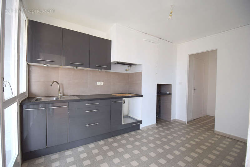 Appartement à MARSEILLE-4E
