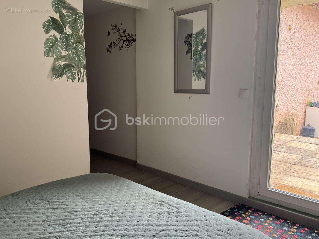 À La Roquebrussanne (83136), maison de plain-pied rénovée avec studio indépendant sur 1 650 m² de terrain plat et clôturé - photo 18
