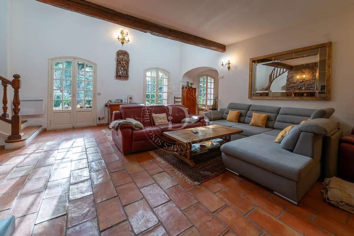 Maison à PUGET-THENIERS