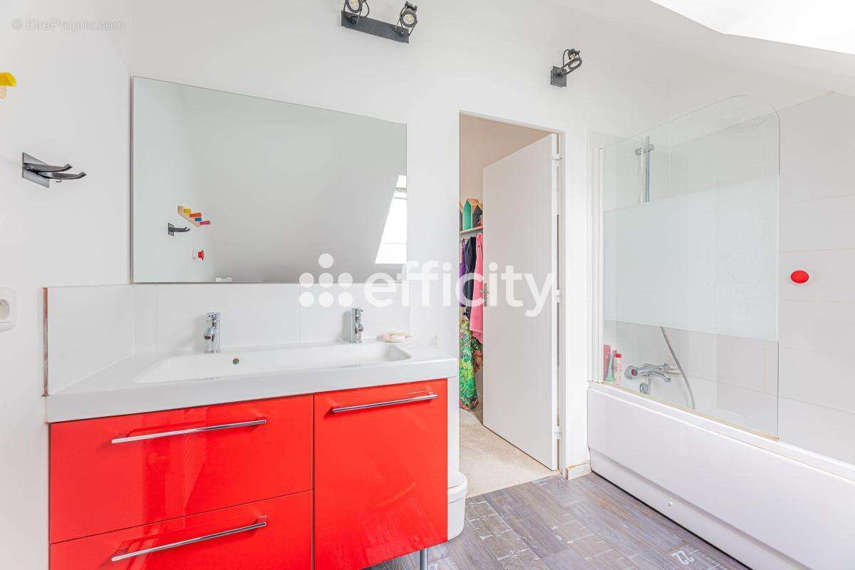 Maison à SAINT-CYR-SUR-LOIRE