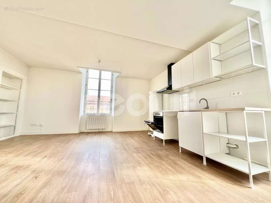 Appartement à COMBRONDE