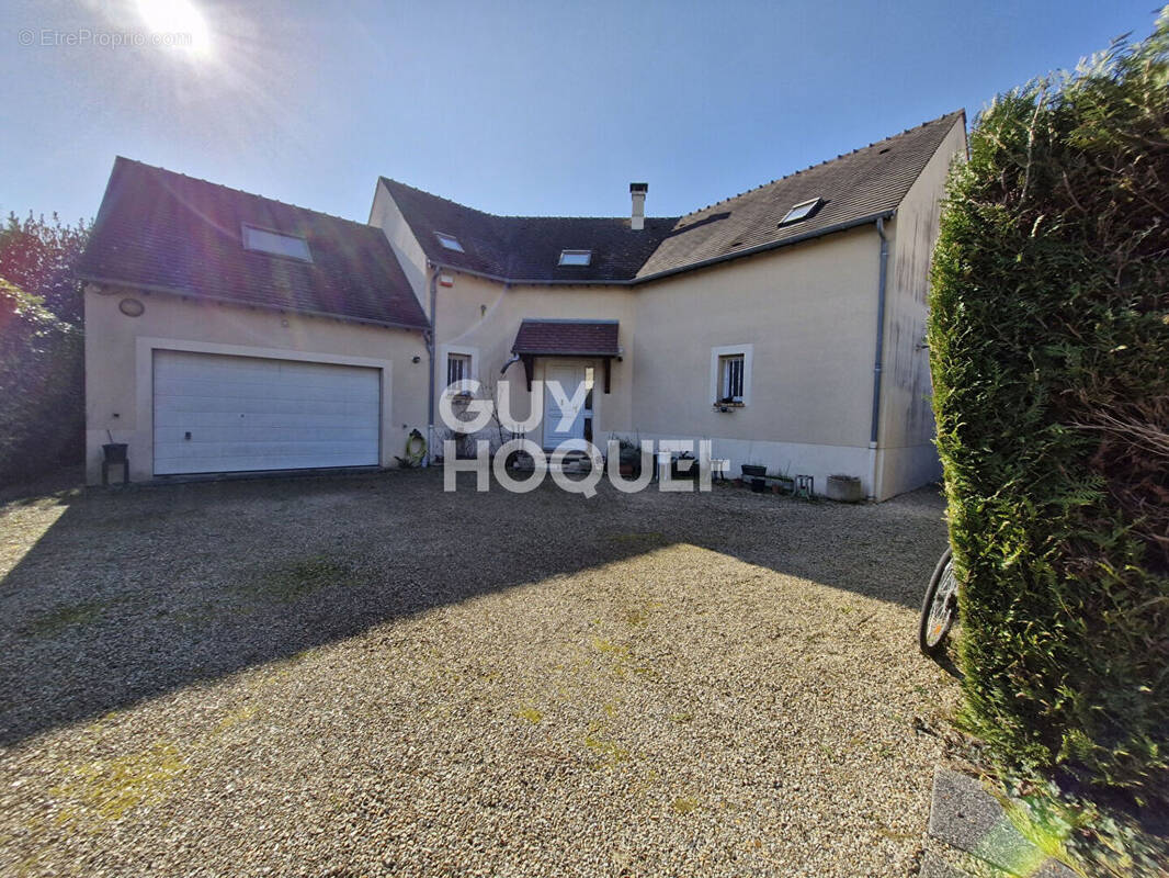 Maison à VENEUX-LES-SABLONS