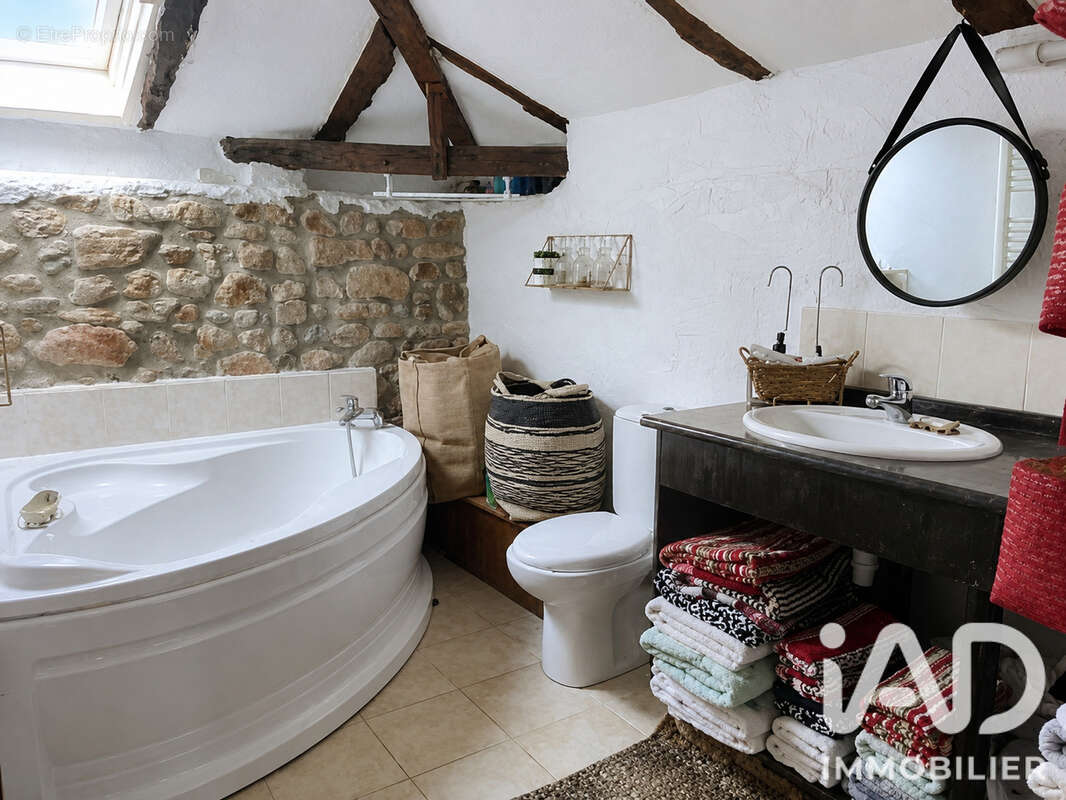 Maison 110 m² à Ambernac  - photo 9