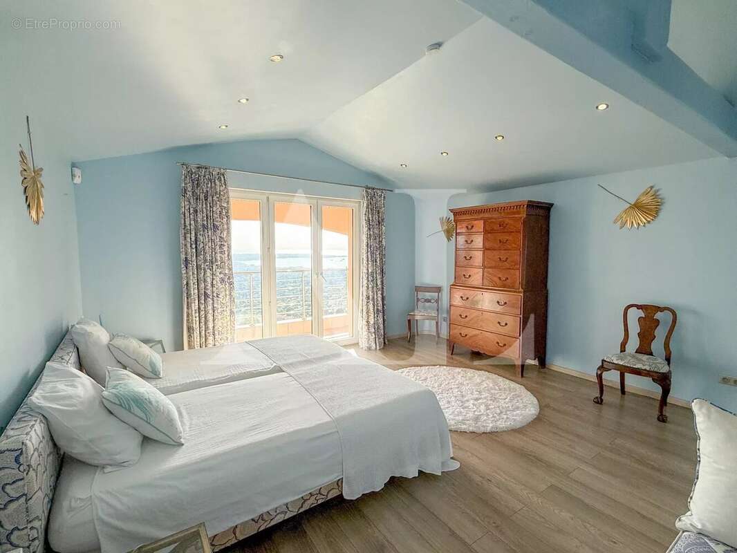 Appartement à VALLAURIS