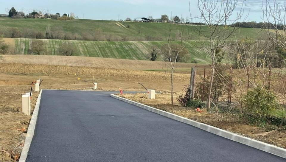 Terrain à ENCAUSSE