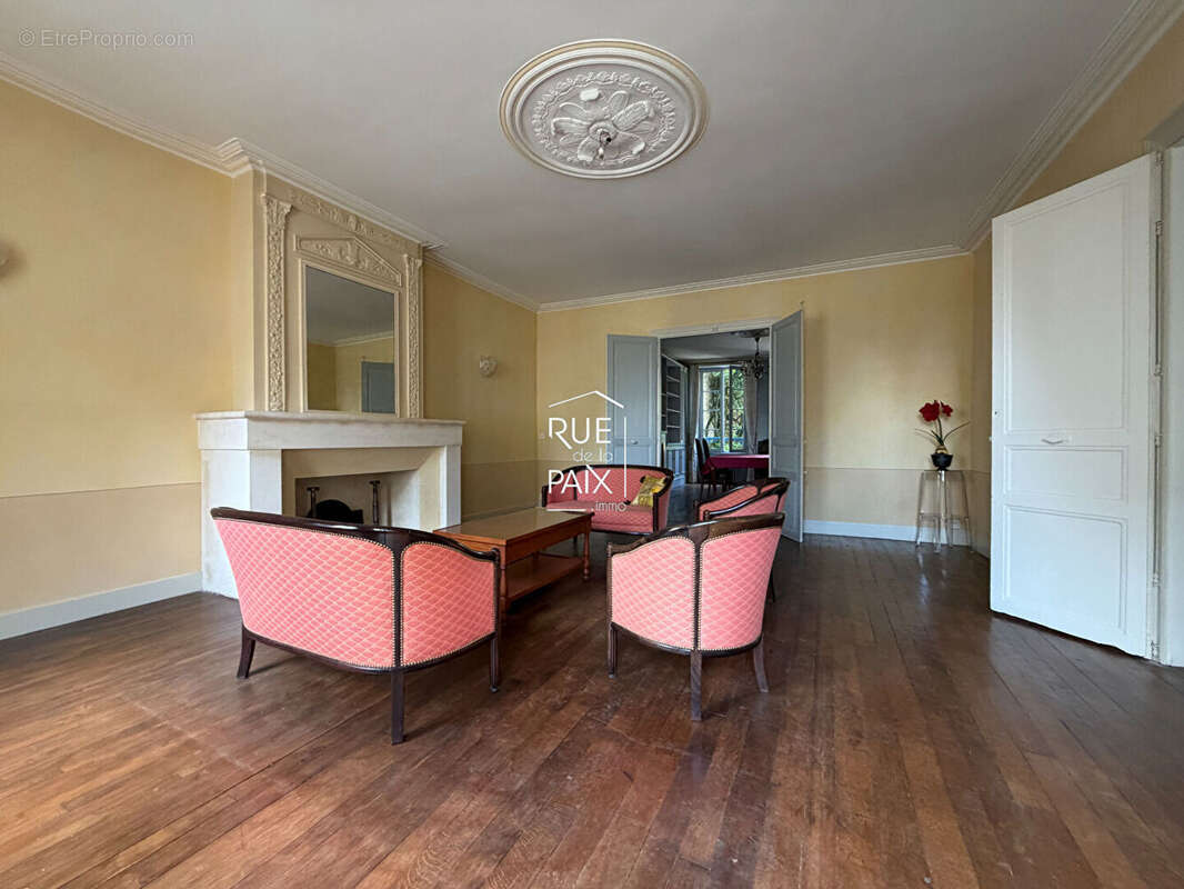 Propriété de caractère - Saint-Maixent-l'École  - 8 chambres - 309m² - photo 3