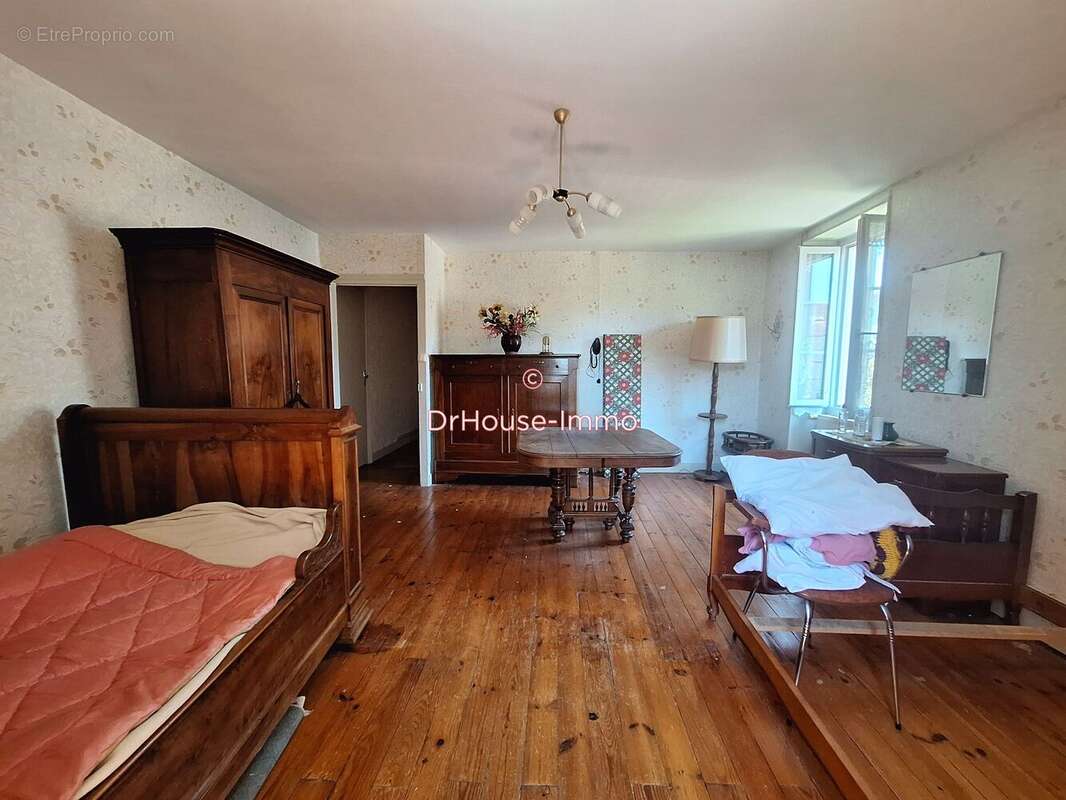 Maison 142 m² à Grand-Brassac  - photo 8
