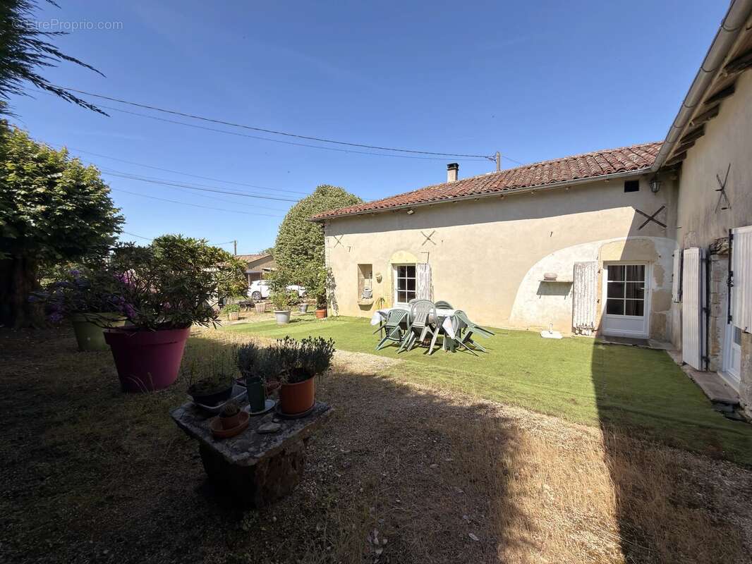 Appartement à TAIZE-AIZIE