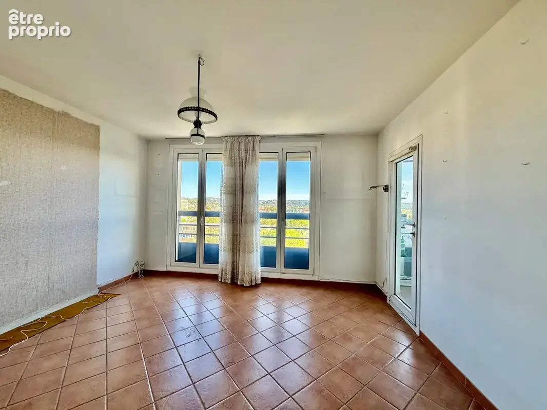 Marignane , la signore 1,  appartement t3 avec terrasse et vue dégagée - photo 4