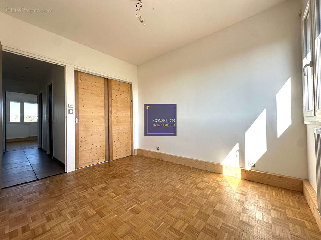 Appartement à SAINT-GENIS-LAVAL