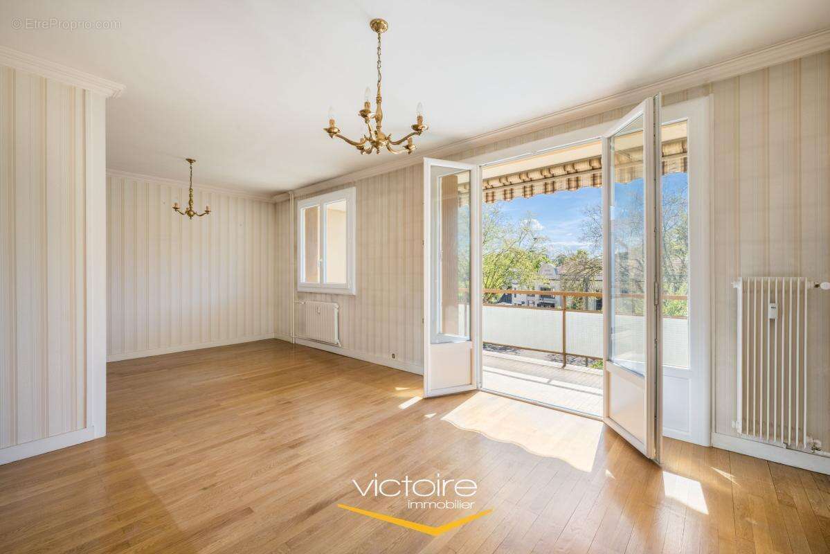 Appartement à RILLIEUX-LA-PAPE