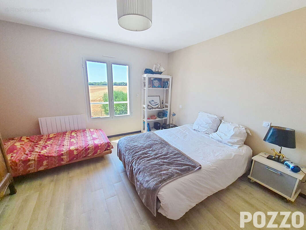 A vendre Maison recente de 8 pp située à Biéville Beuville 14112 - photo 11
