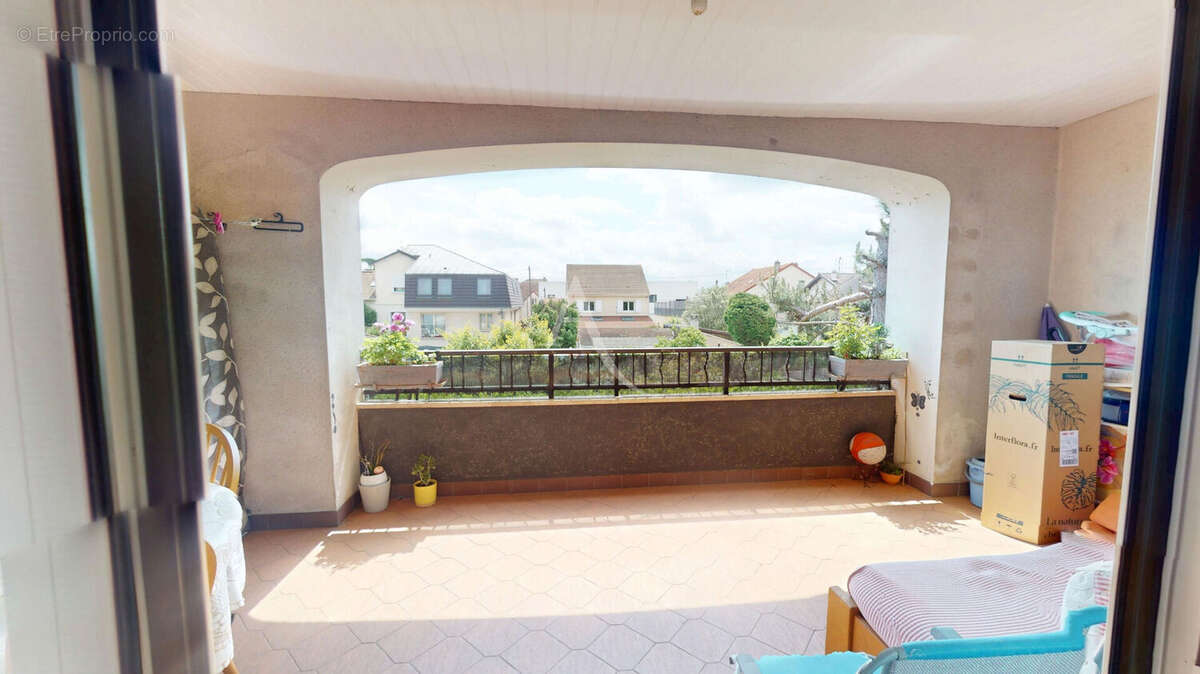 Appartement à PARAY-VIEILLE-POSTE