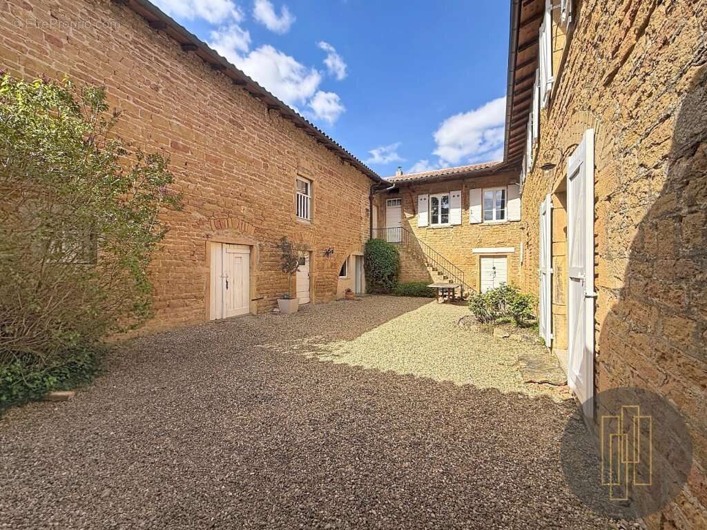 Maison à POUILLY-LE-MONIAL