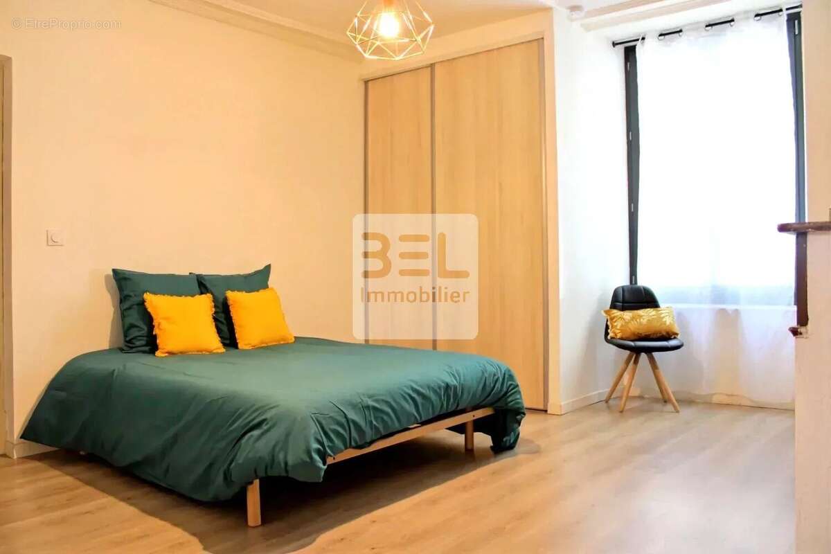 Appartement à LAUDUN-L'ARDOISE