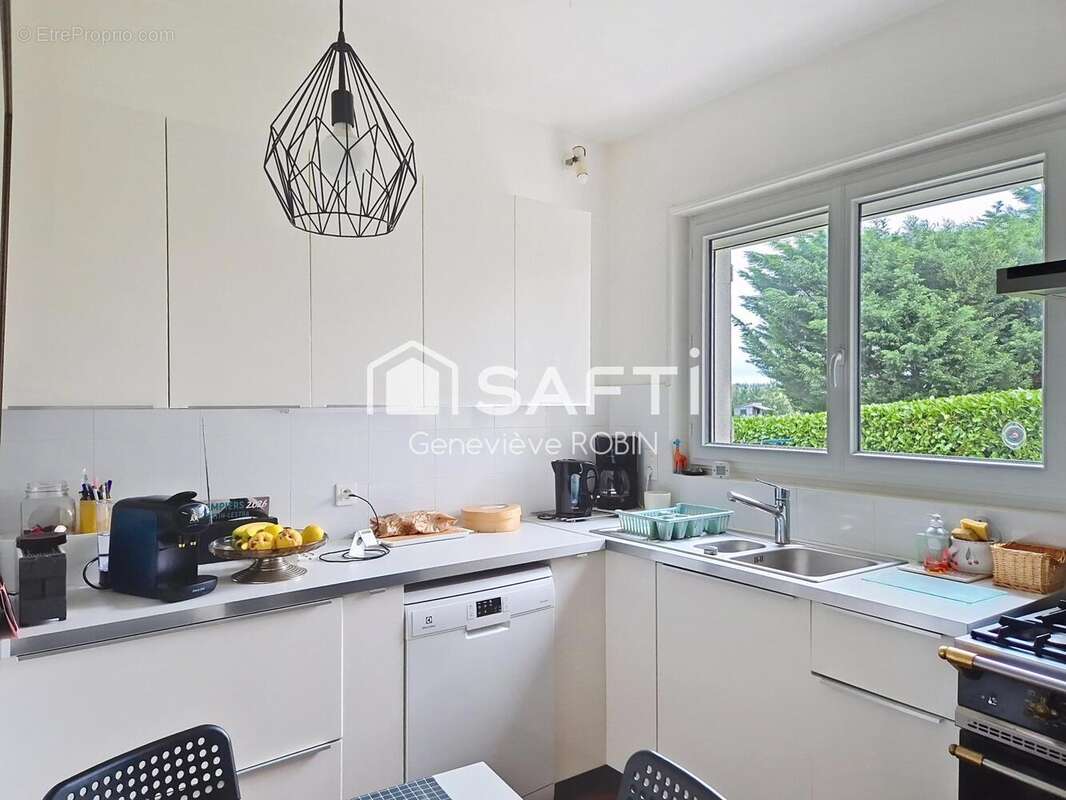 Maison 152 m² à Saint-Barthelemy-Lestra  - photo 9