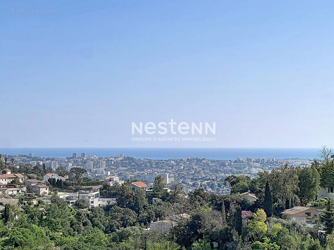 Appartement à VALLAURIS