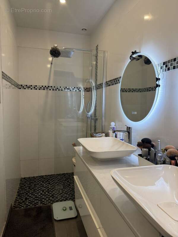 Appartement à MARSEILLE-4E