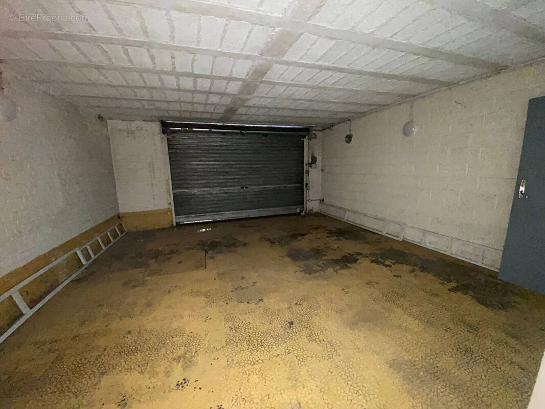 Commerce à DEVILLE-LES-ROUEN