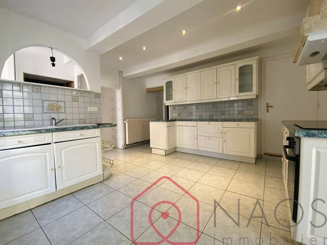Maison de caractère en pierre de 191 m² - photo 6