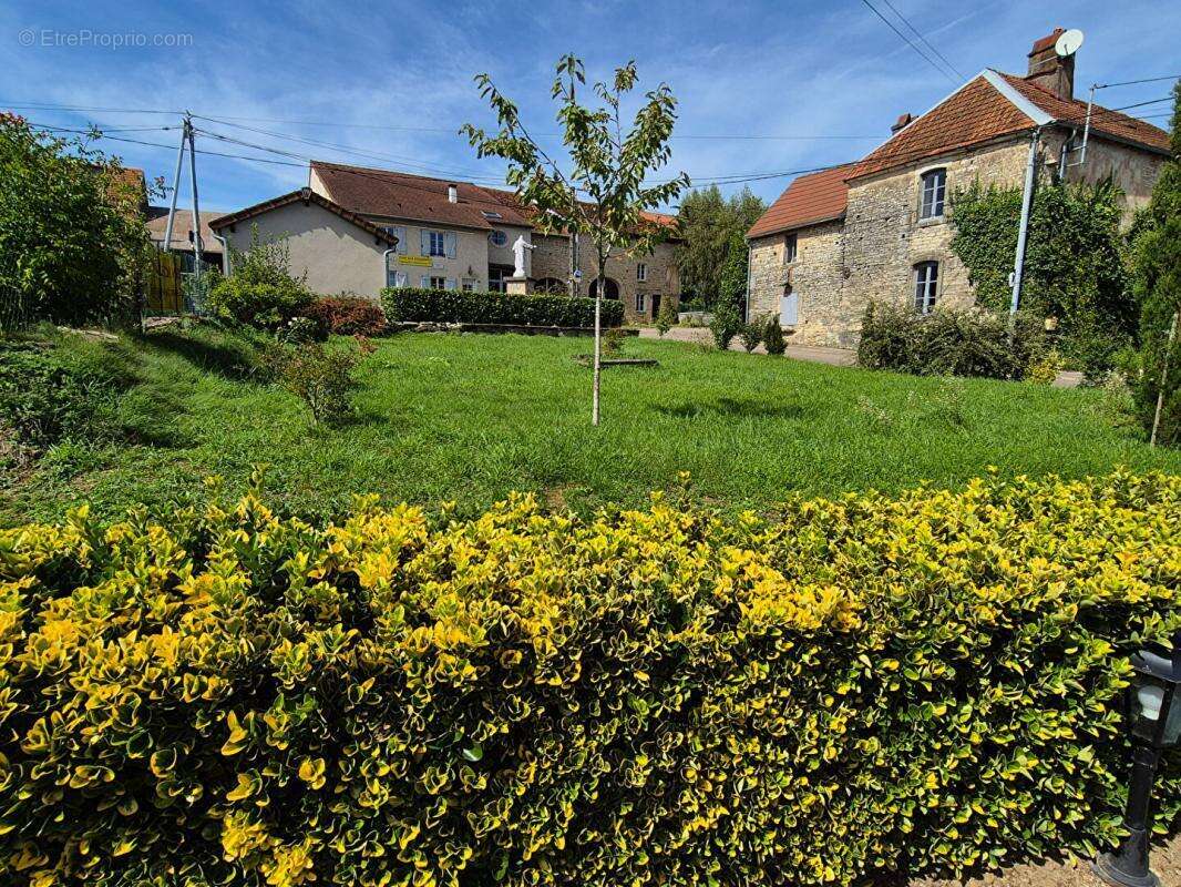 Maison à DAMPIERRE-SUR-SALON