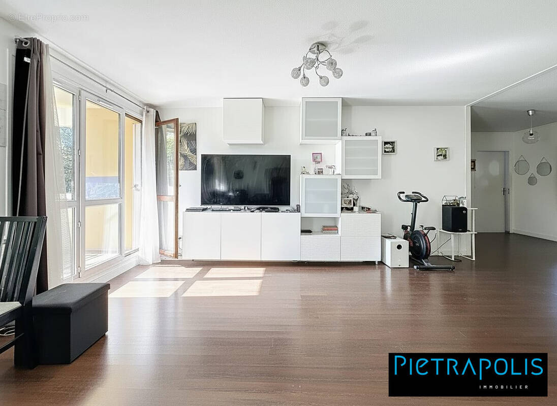 Appartement à SAINT-GENIS-LAVAL