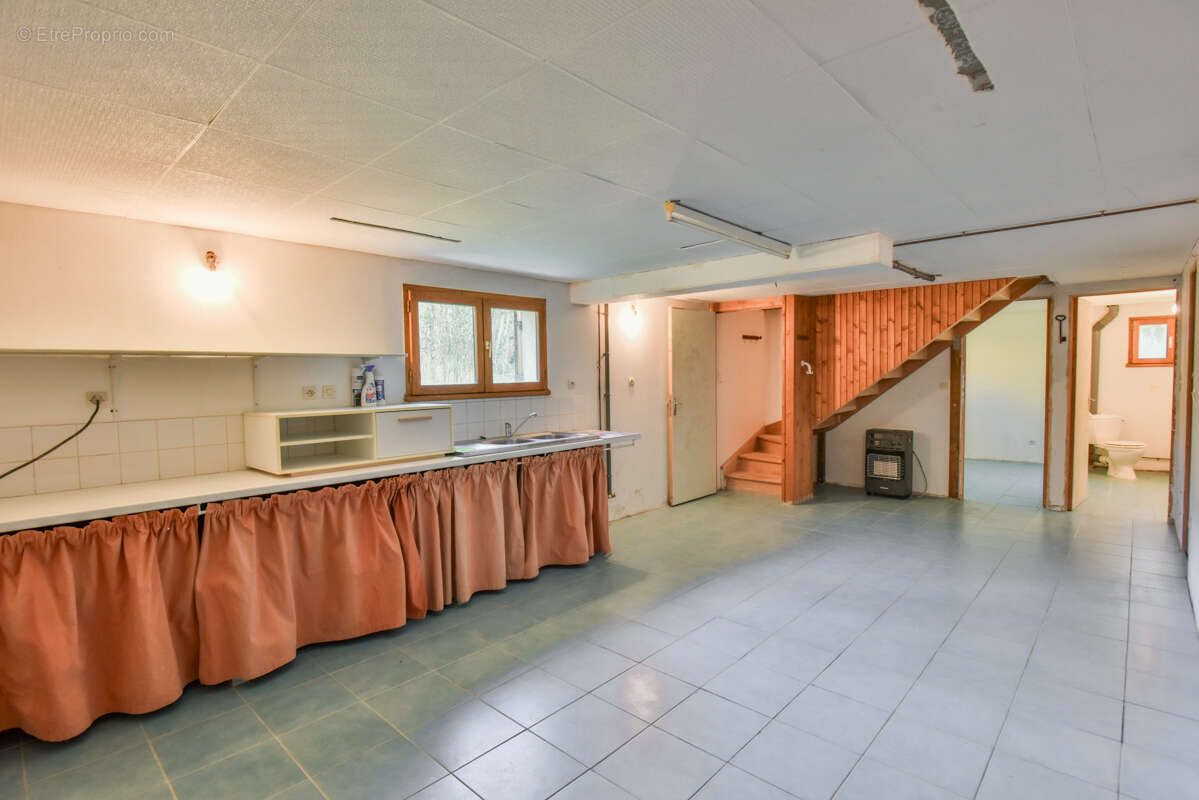 Maison individuel, +/-80 m2 , grande sous-sol 6pieces,  3 chambres, atelier en bois, jardin et forets - photo 16